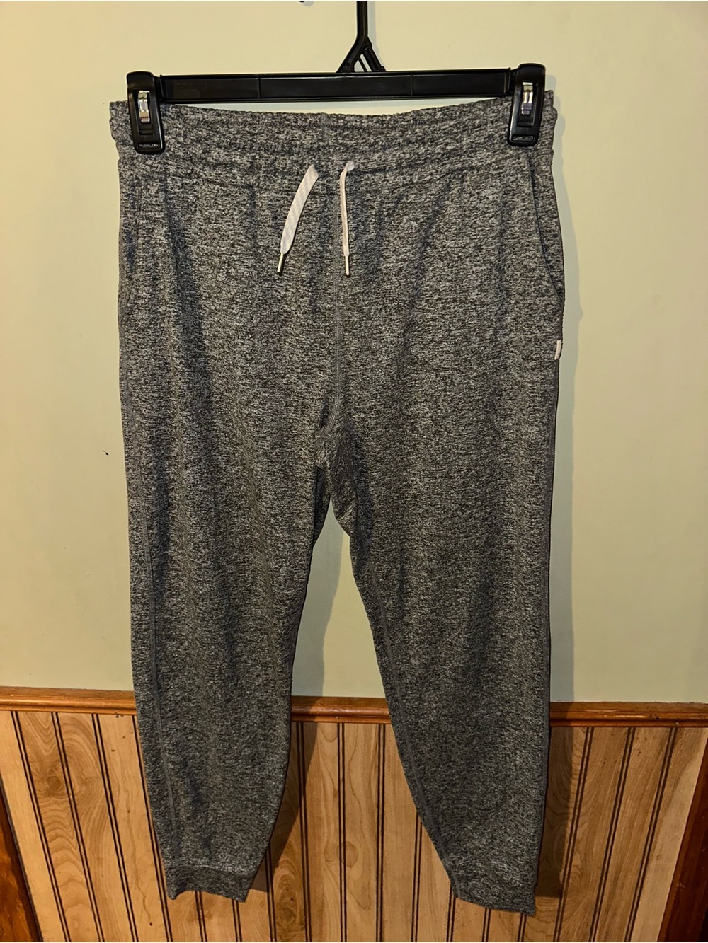 Vuori Women's Gray Heather Joggers with Drawstring